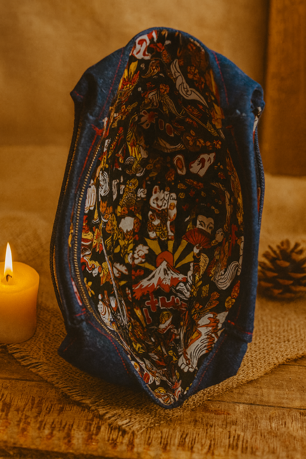 Mini sac jean upcyclé avec poche réutilisée – fabrication artisanale française
