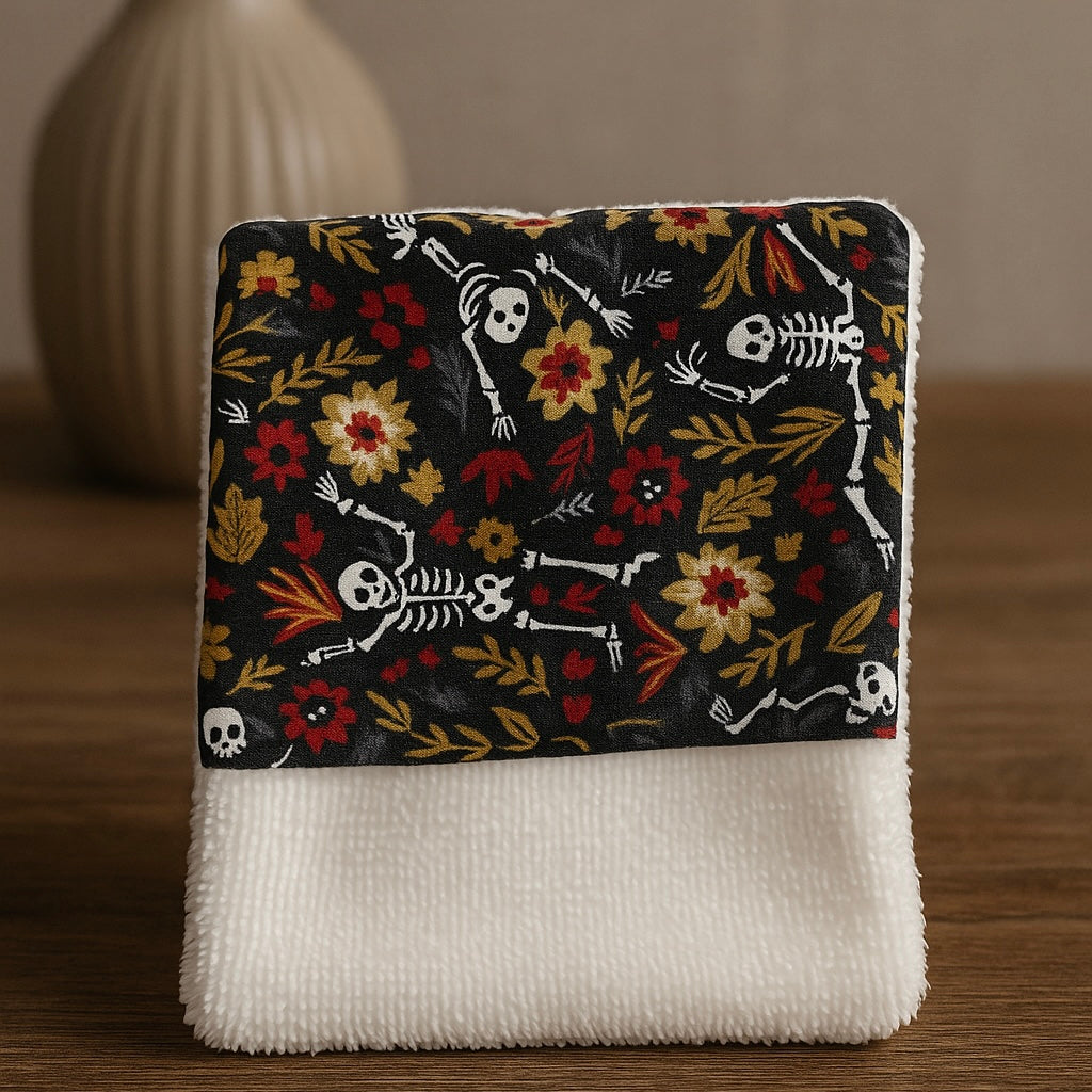 Panier artisanal en simili cuir et tissu minky boule marron avec lingettes lavables assorties
