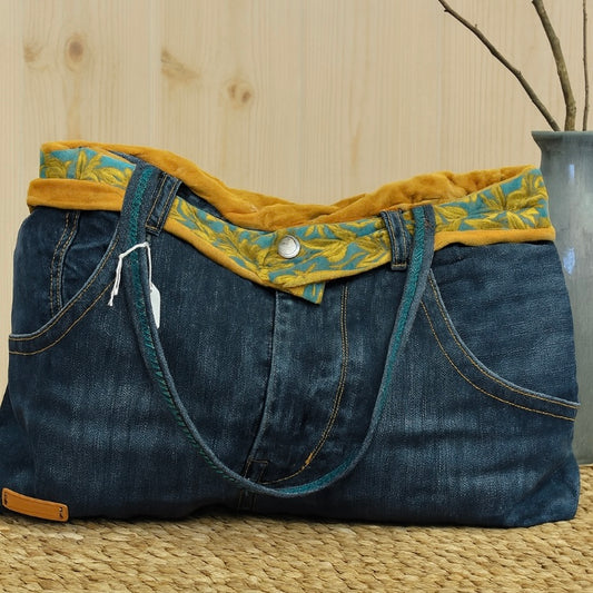 Sac boule en jean recyclé avec ceinture bicolore – création artisanale Onaé
